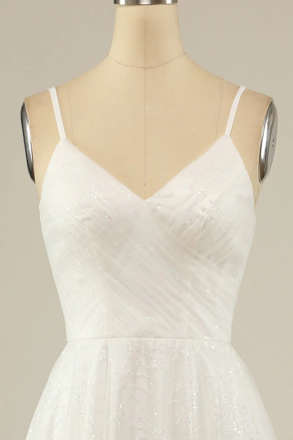 Abito da sposa bianco lungo fino a terra, con scollatura a V, spalline sottili e schiena scoperta